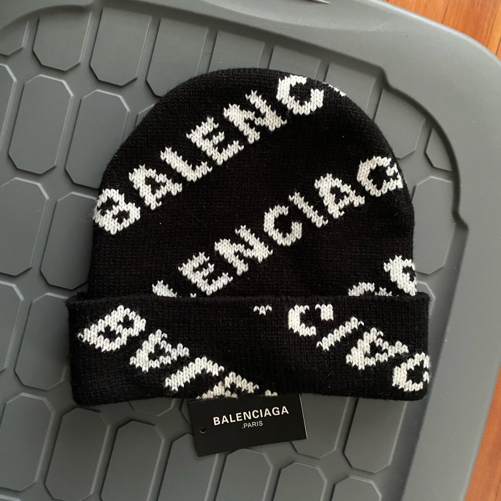Balenciaga logo beanie - LIKE NEW